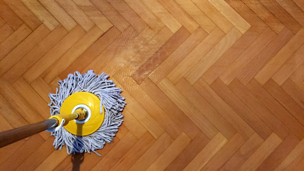 Homemade Floor Cleaner (Great For Tile, Wood, Or Laminate!)